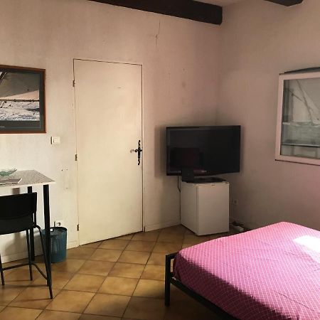 Chambre Climatisee Avec Sdb Privee Dans Une Villa Avec Piscine Ouverte D'Avril A Mi Octobre Марсель Экстерьер фото